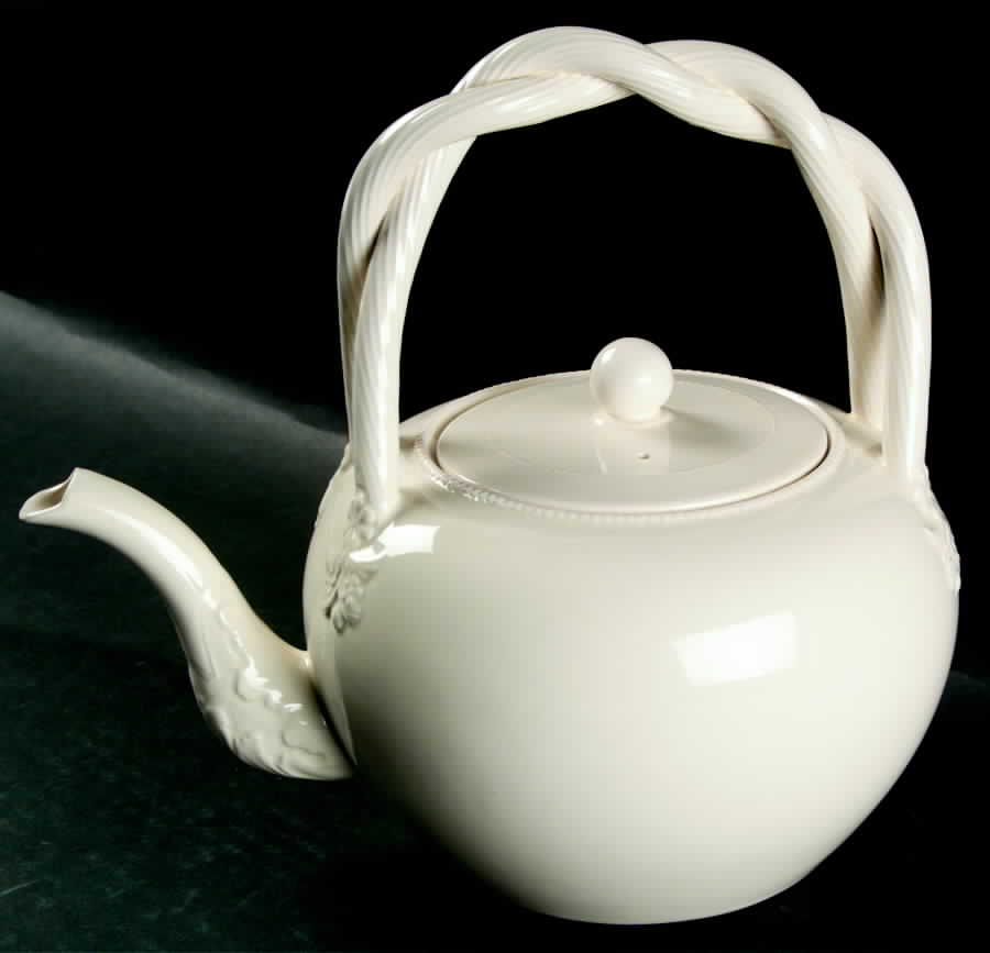 Masterpieces Chocolate Kettle & Lid by Royal Creamware-1