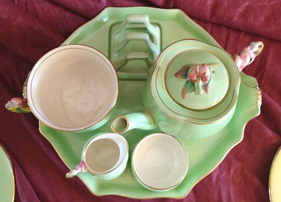Tiger Lily Green 6-Piece Breakfast Set (Footed Cup) by Royal Winton-1