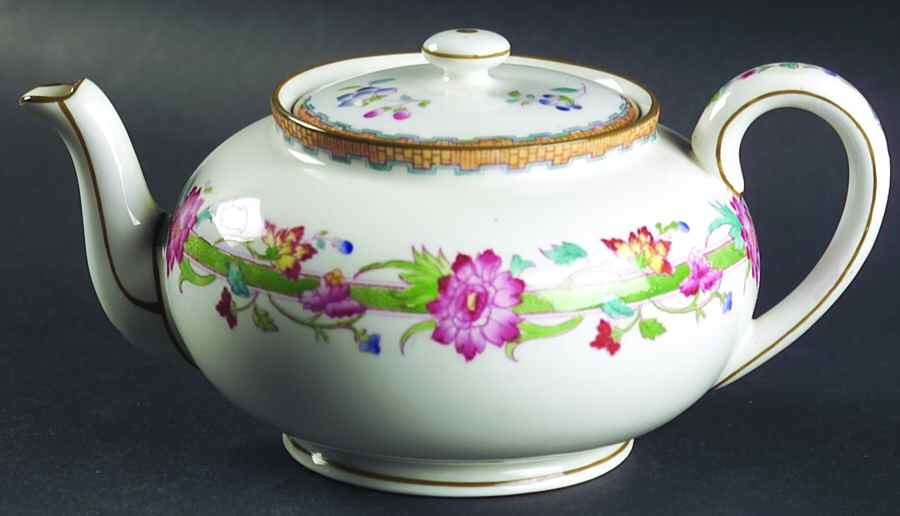 E2924 (Smooth) Teapot & Lid by Royal Doulton-1