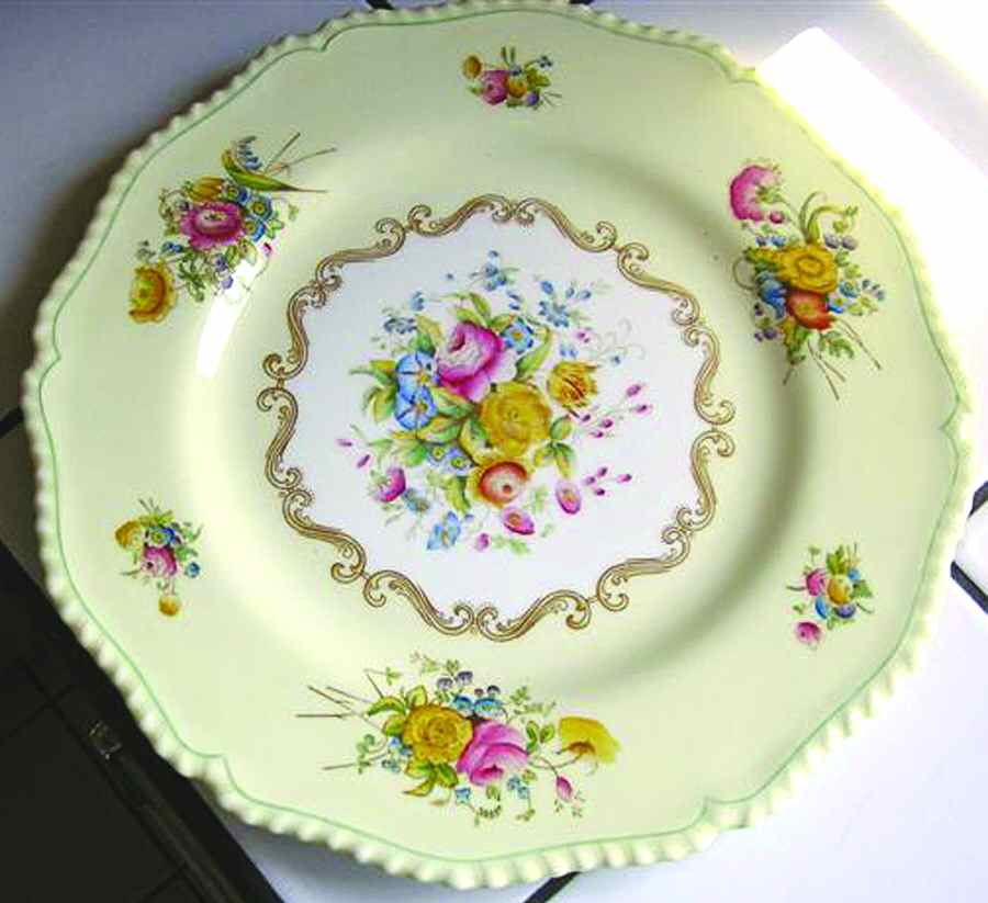Z1168 Luncheon Plate by Royal Worcester-1