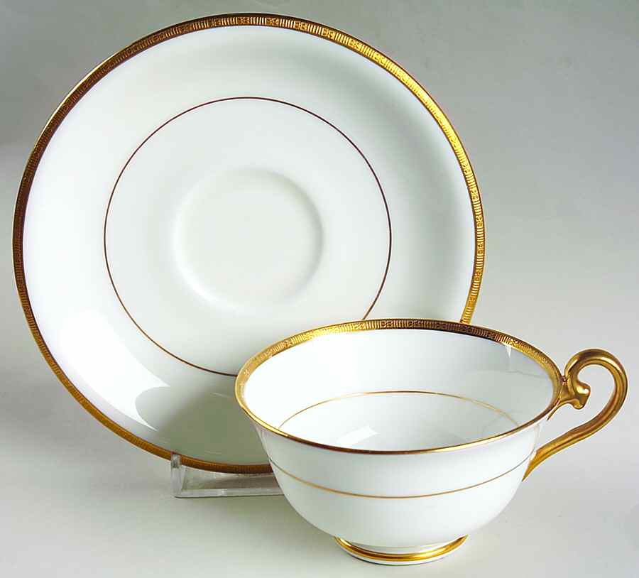 HB9556 Footed Cup & Saucer Set by Royal Doulton-1