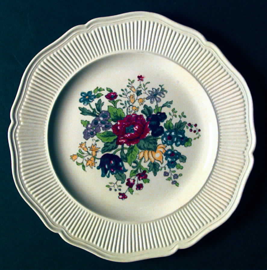 D5733 Dinner Plate by Royal Doulton-1