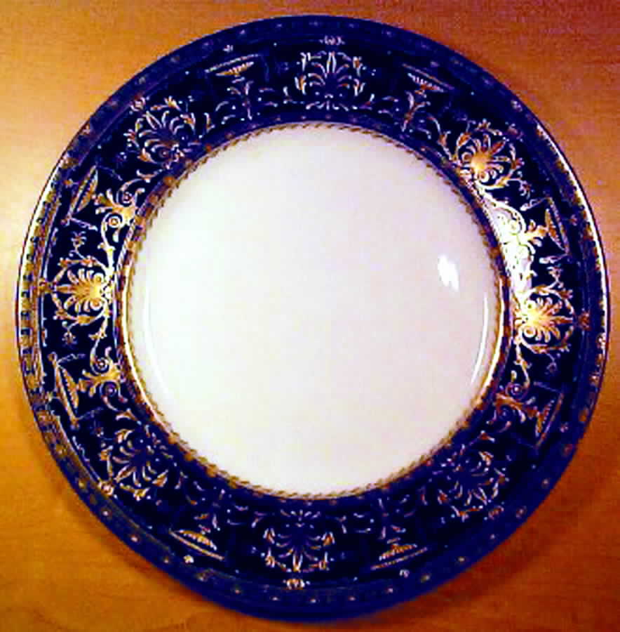 RD122 Dinner Plate by Royal Doulton-1