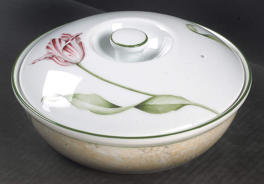 Alfresco Medium Round Entree Dish & Lid by Royal Worcester-1