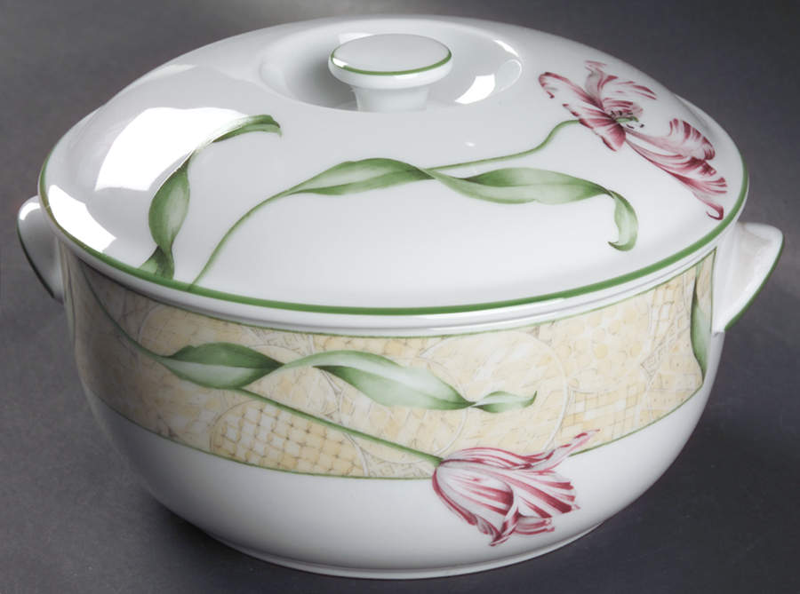 Alfresco 2 Qt Round Covered Casserole by Royal Worcester-1