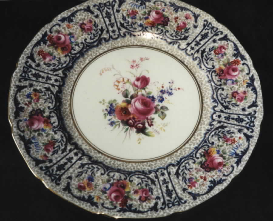 V417 Dinner Plate by Royal Doulton-1