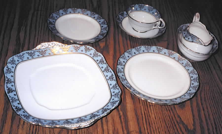 ROA81 Square Handled Cake Plate by Royal Albert-1