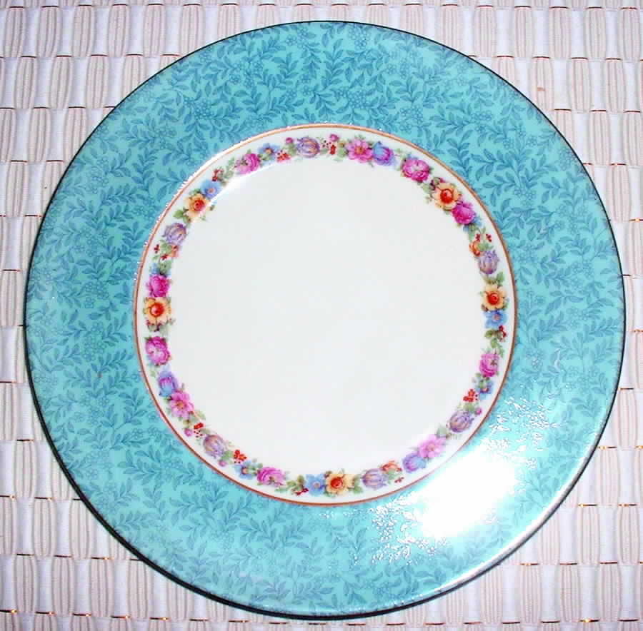 Huntingdon Dinner Plate by Royal Doulton-1
