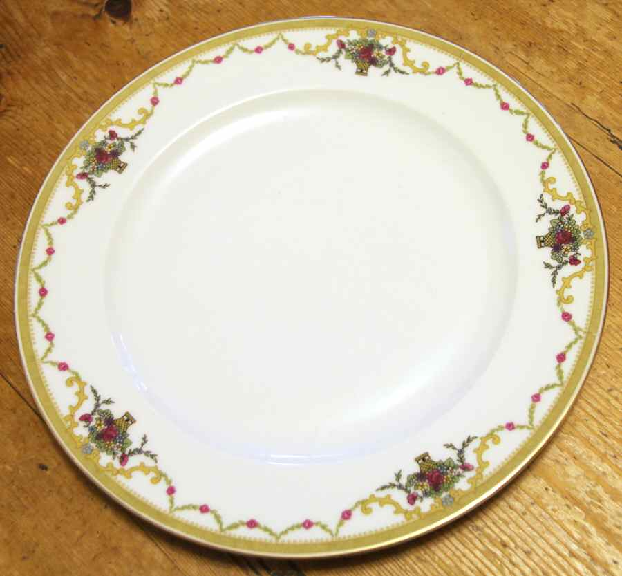 ROB250 Dinner Plate by Royal Bayreuth-1