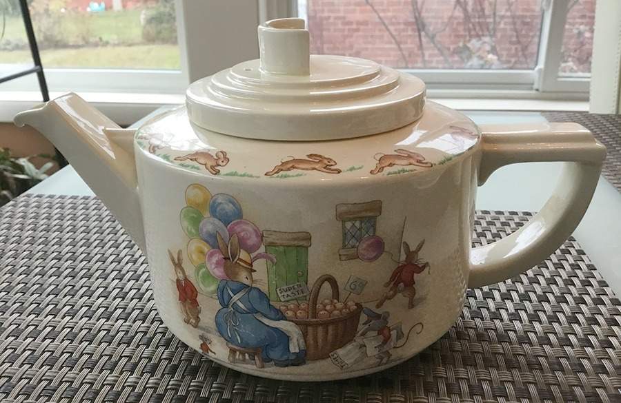 Bunnykins (Casino Shape) Teapot & Lid by Royal Doulton-1