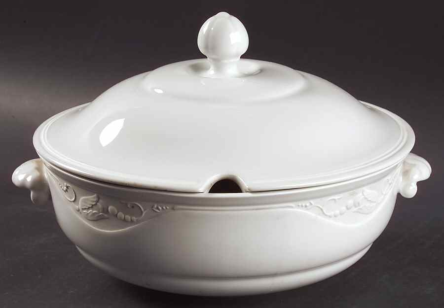 Magnolia Classic Round Covered Vegetable by Royal Copenhagen-1