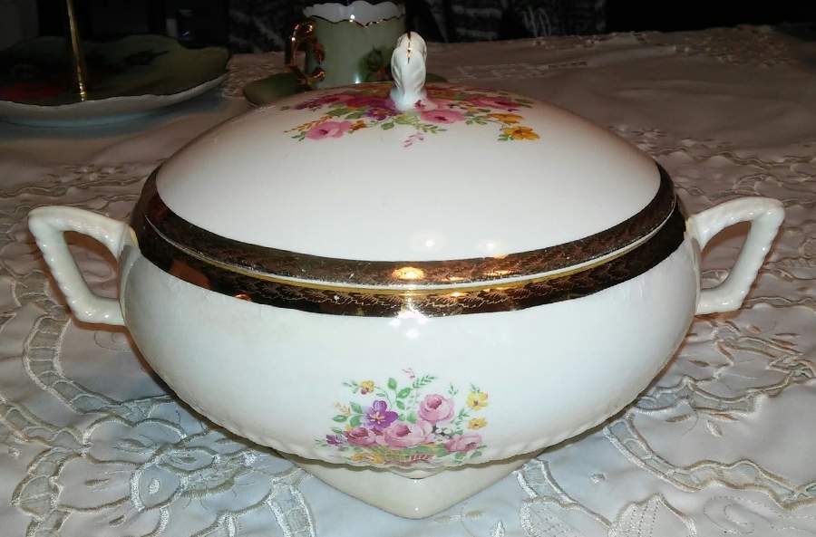 RYL169 Round Covered Vegetable by Royal (USA)-1