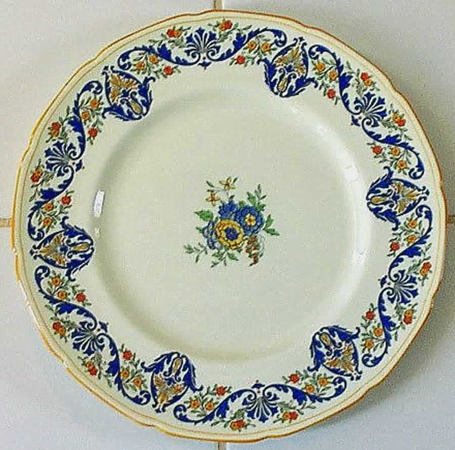 RD126 Dinner Plate by Royal Doulton-1