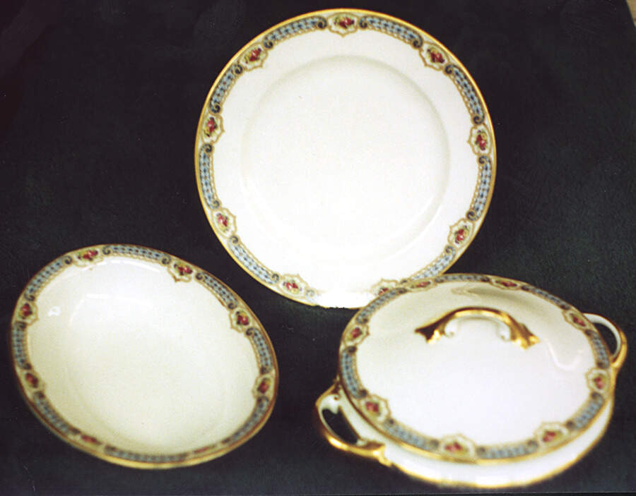 R1042 Round Covered Vegetable by Rosenthal - Continental-1