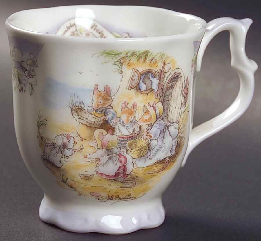 Brambly Hedge Meeting on the Sand Mug by Royal Doulton-1