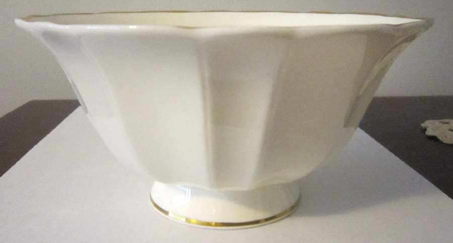 RD127 6" Footed Bowl by Royal Doulton-1