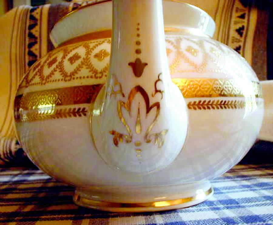 L4176 Teapot & Lid by Royal Cauldon-1