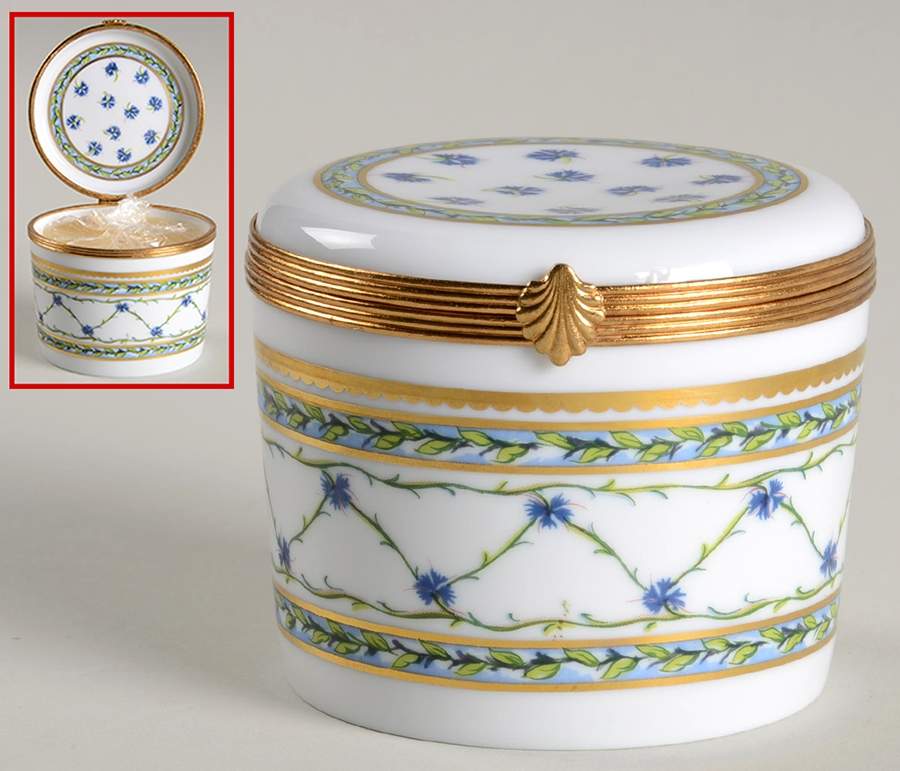 Allee Royale Hinged Box w/Candle by Raynaud-1