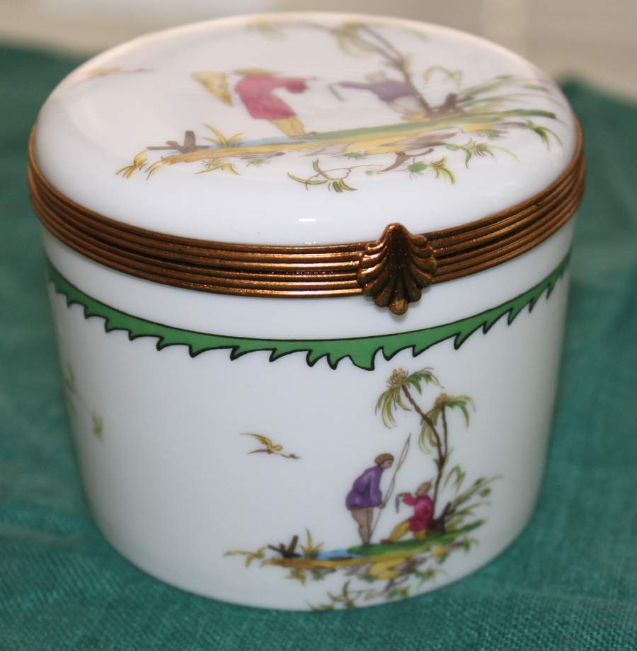 Si Kiang Hinged Box w/No Candle by Raynaud-1