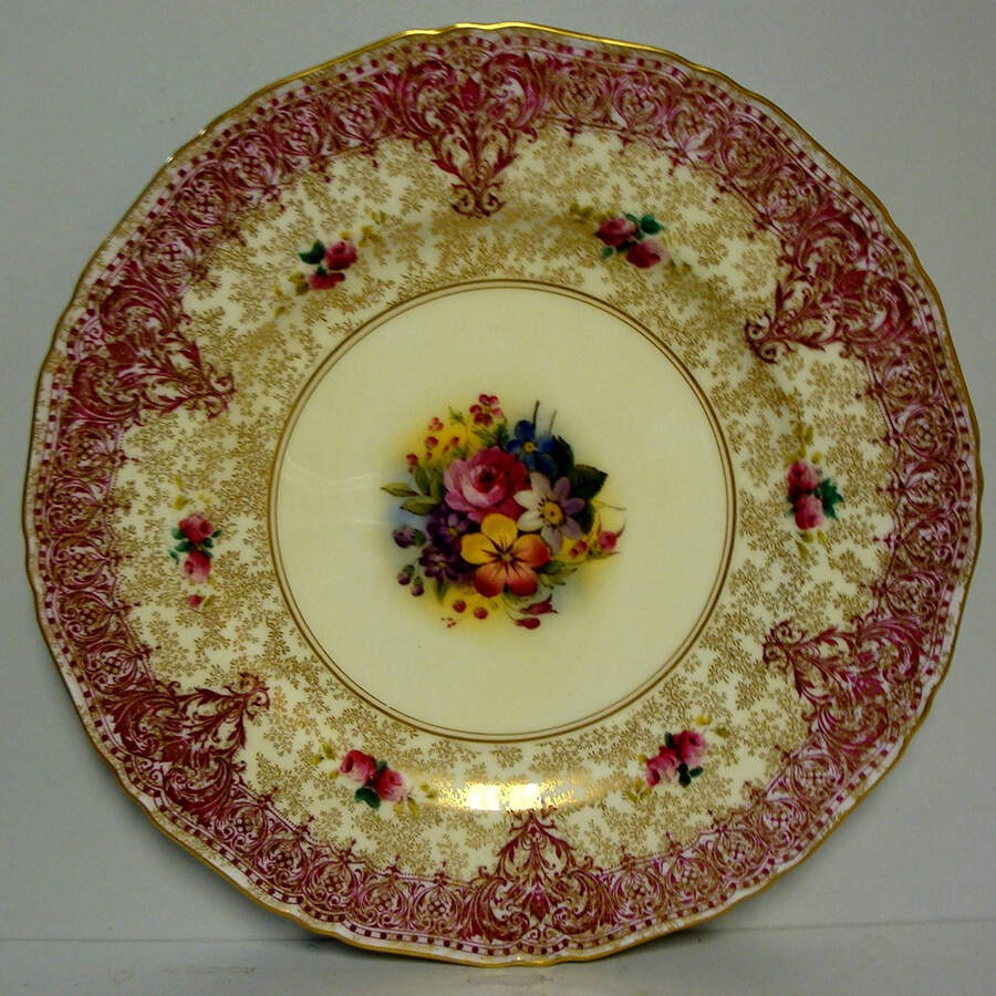 Z277 Red Dinner Plate by Royal Worcester-1