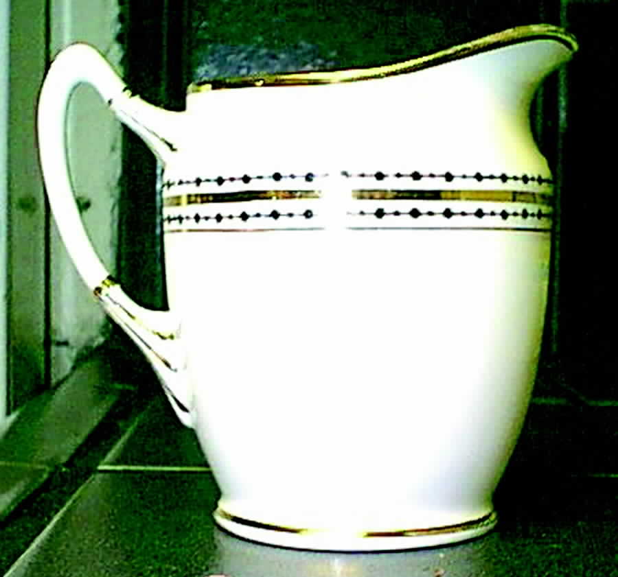 5221 Creamer by Royal Albert-1