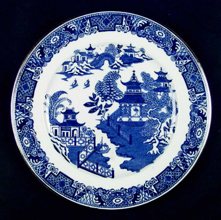 D33 Luncheon Plate by Royal Worcester-1