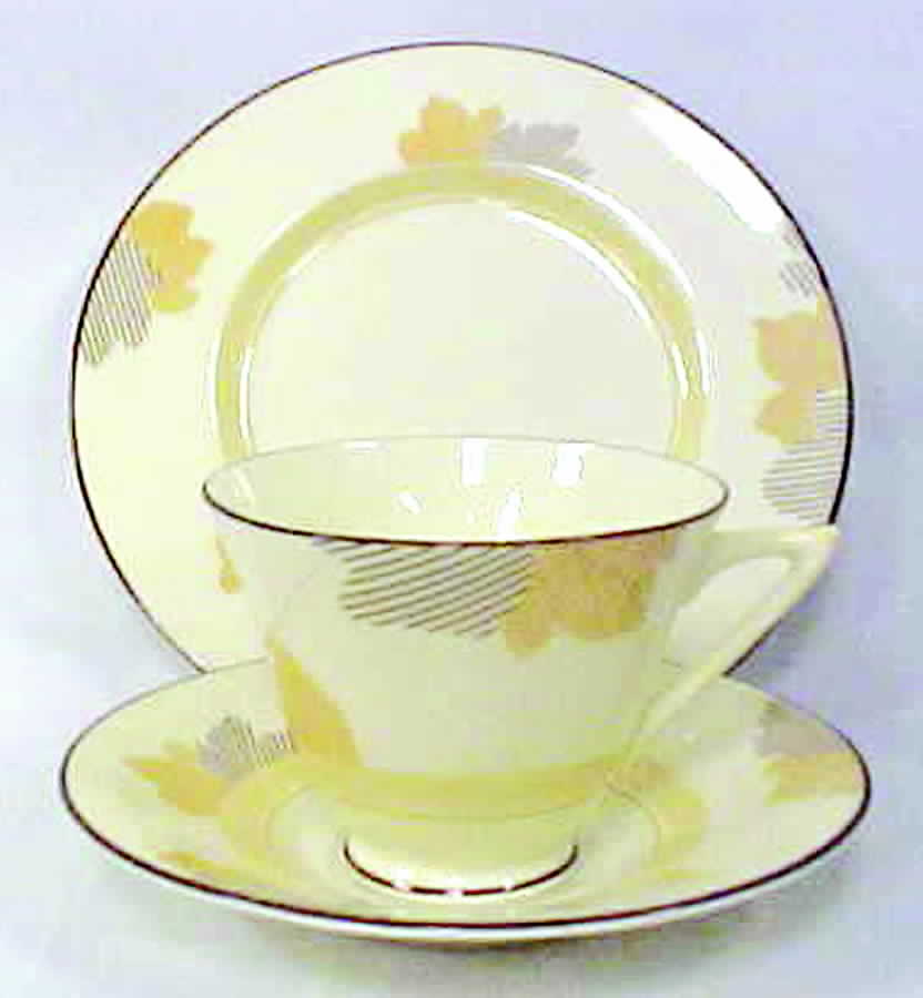 V1680 Footed Cup & Saucer Set by Royal Doulton-1