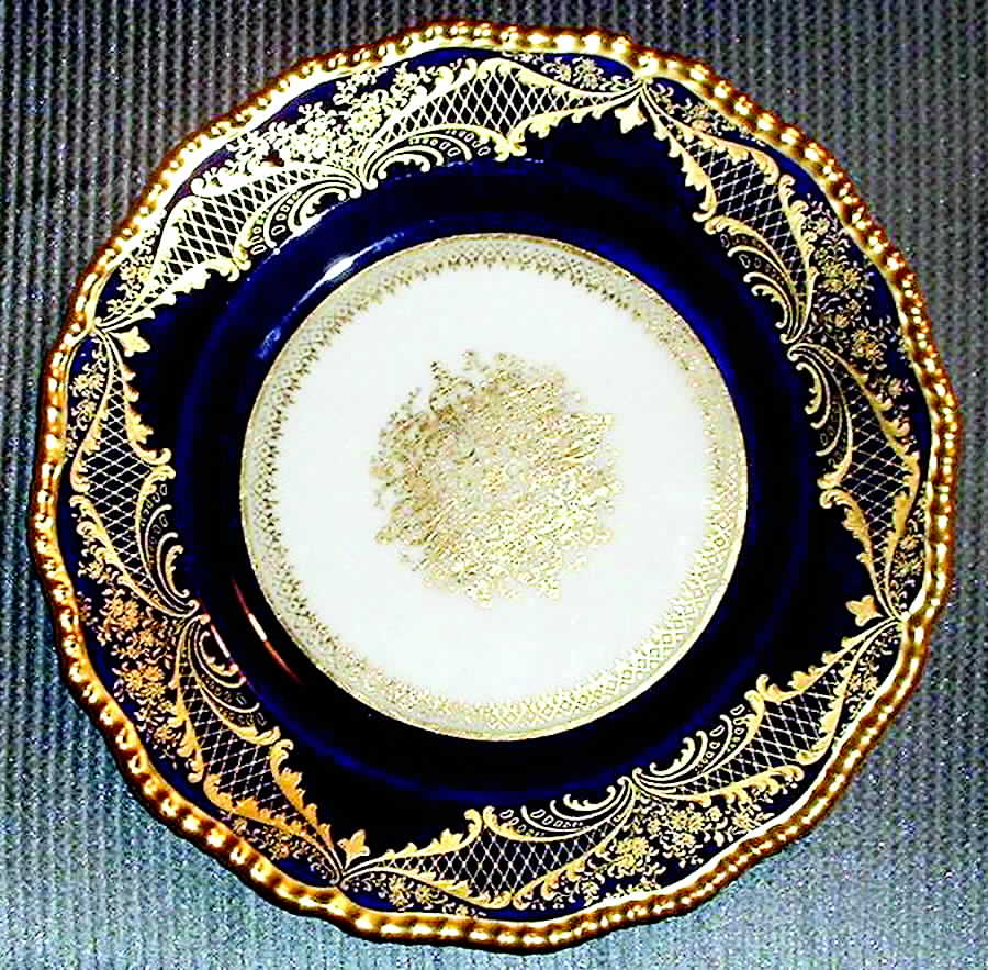 RA2473G Dinner Plate by Royal Doulton-1