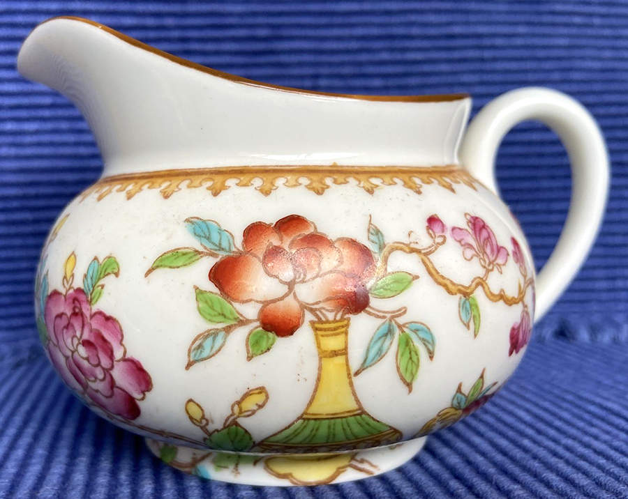 L7154 Creamer by Royal Cauldon-1