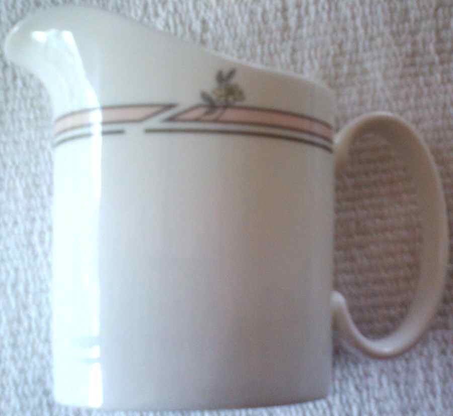 RD135 Creamer by Royal Doulton-1