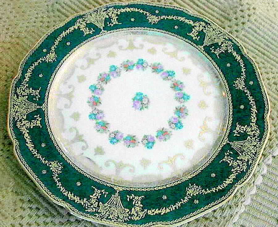 ROI42 Dinner Plate by Royal Ivory (Czech, Germany)-1