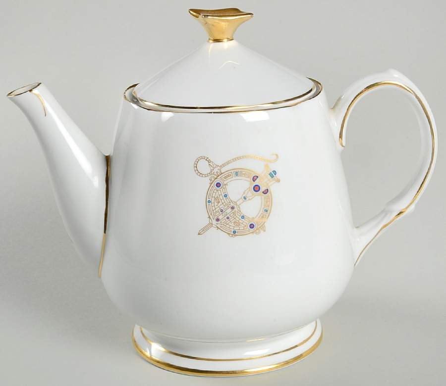Tara Brooch (Scalloped) Teapot & Lid by Royal Tara-1