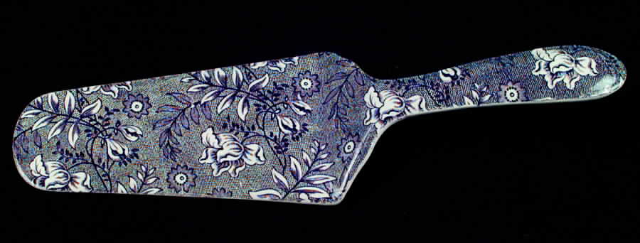 RFE2 Solid Ceramic Pie/Cake Server by Royal Fenton-1