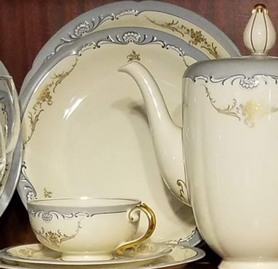ROT189 Dinner Plate by Royal Tettau-1