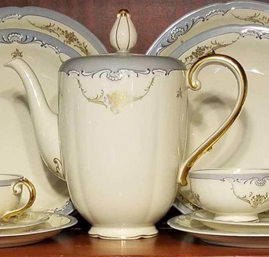ROT189 Coffee Pot & Lid by Royal Tettau-1