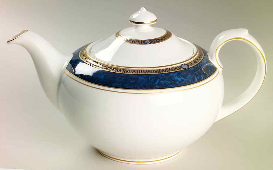 Stanwyck Teapot & Lid by Royal Doulton-1
