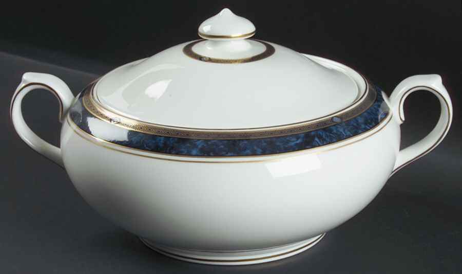 Stanwyck Round Covered Vegetable by Royal Doulton-1
