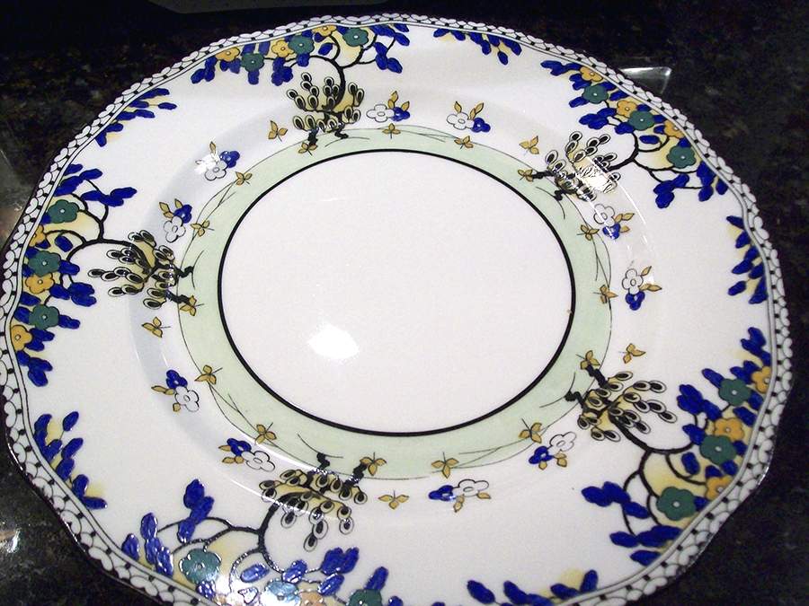 RD141 Dinner Plate by Royal Doulton-1