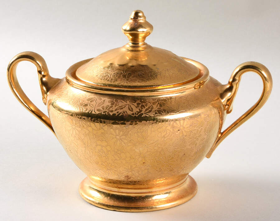 RYL180 Sugar Bowl & Lid by Royal (USA)-1