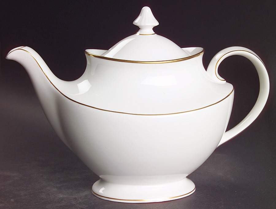 Alice (Classic Shape) Teapot & Lid by Royal Doulton-1