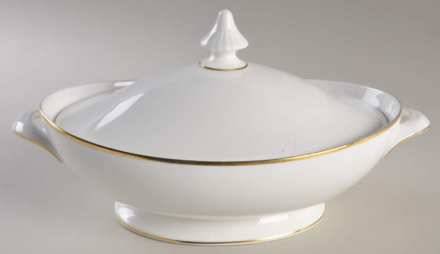 Alice (Classic Shape) Oval Covered Vegetable by Royal Doulton-1