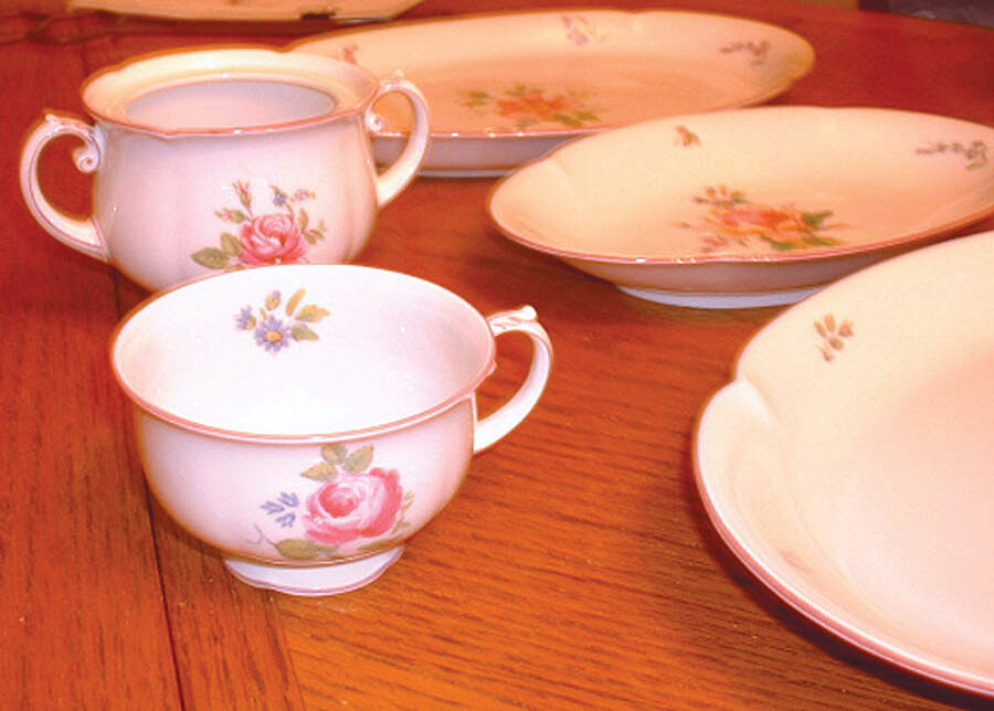 ROT191 Footed Cup by Royal Tettau-1