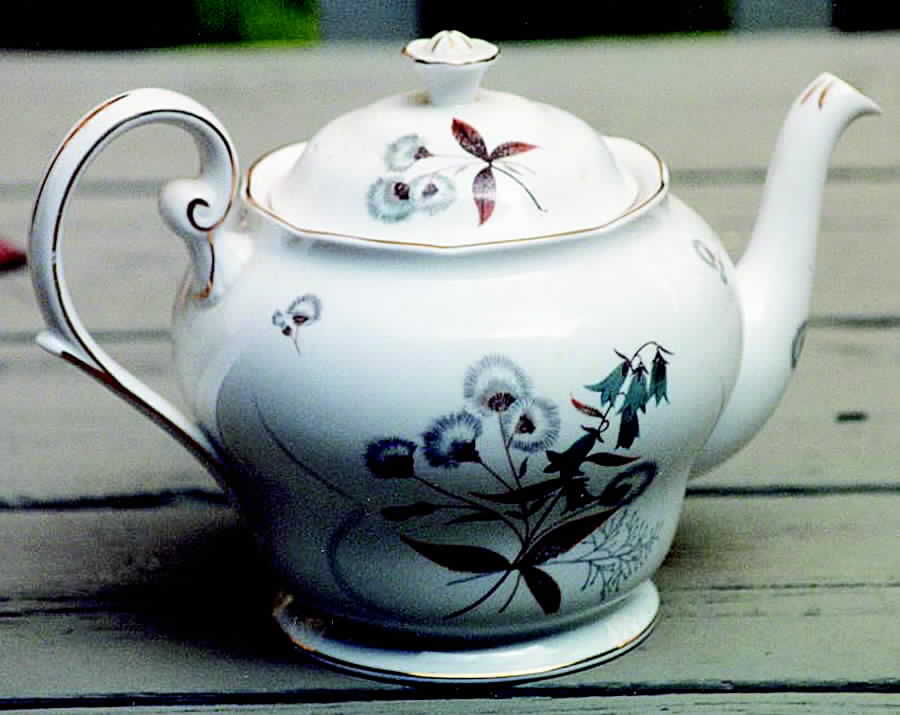 1326 Teapot & Lid by Royal Standard-1