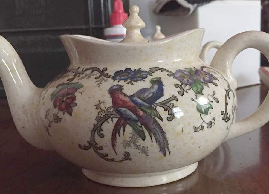 V654 Teapot & Lid by Royal Cauldon-1