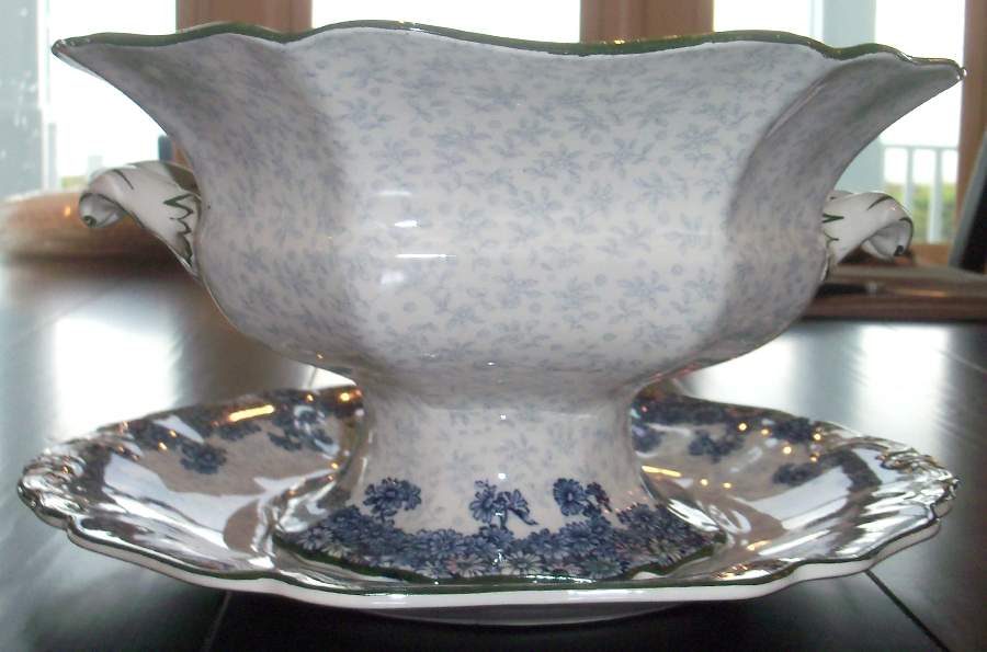 D3799 Centerpiece by Royal Doulton-1