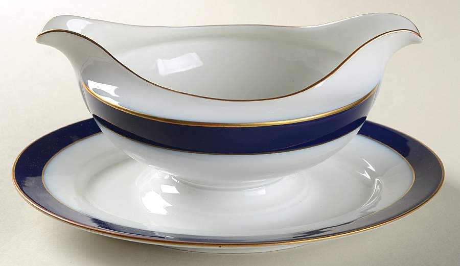 Grandeur Gravy Boat with Attached Underplate by Royal Bayreuth-1
