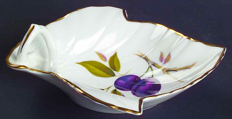 Arden Small Leaf Dish by Royal Worcester-1