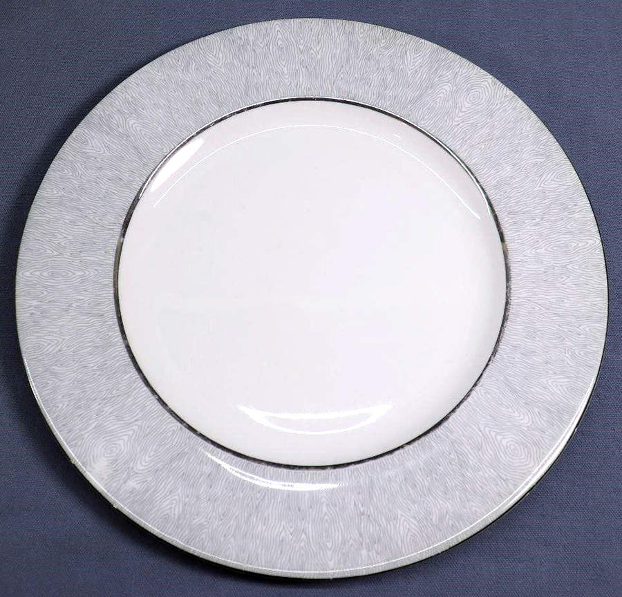 ROA102 Dinner Plate by Royal Albert-1