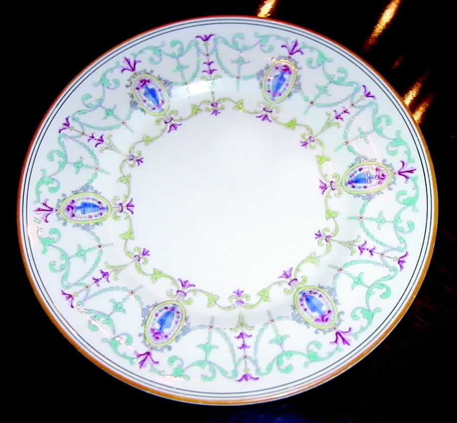 RD157 Dinner Plate by Royal Doulton-1