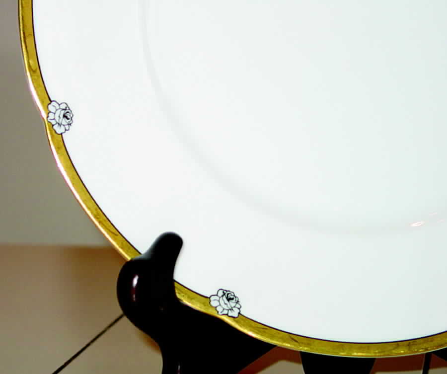 4007 Dinner Plate by Royal Bayreuth-1